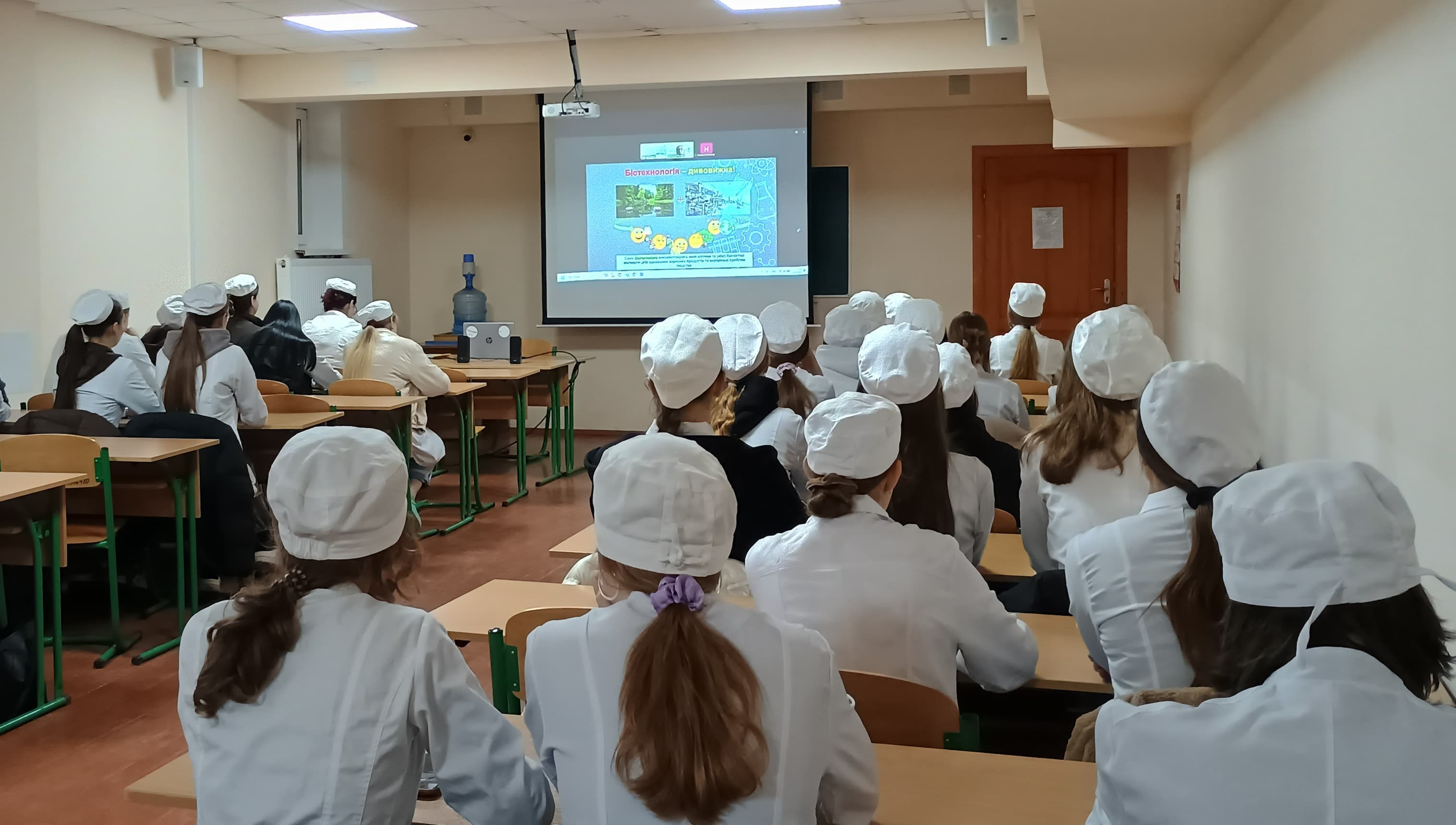 Нові знання від експертів – освітні лекторії від викладачів НУХТ для студентства ЖБФФК