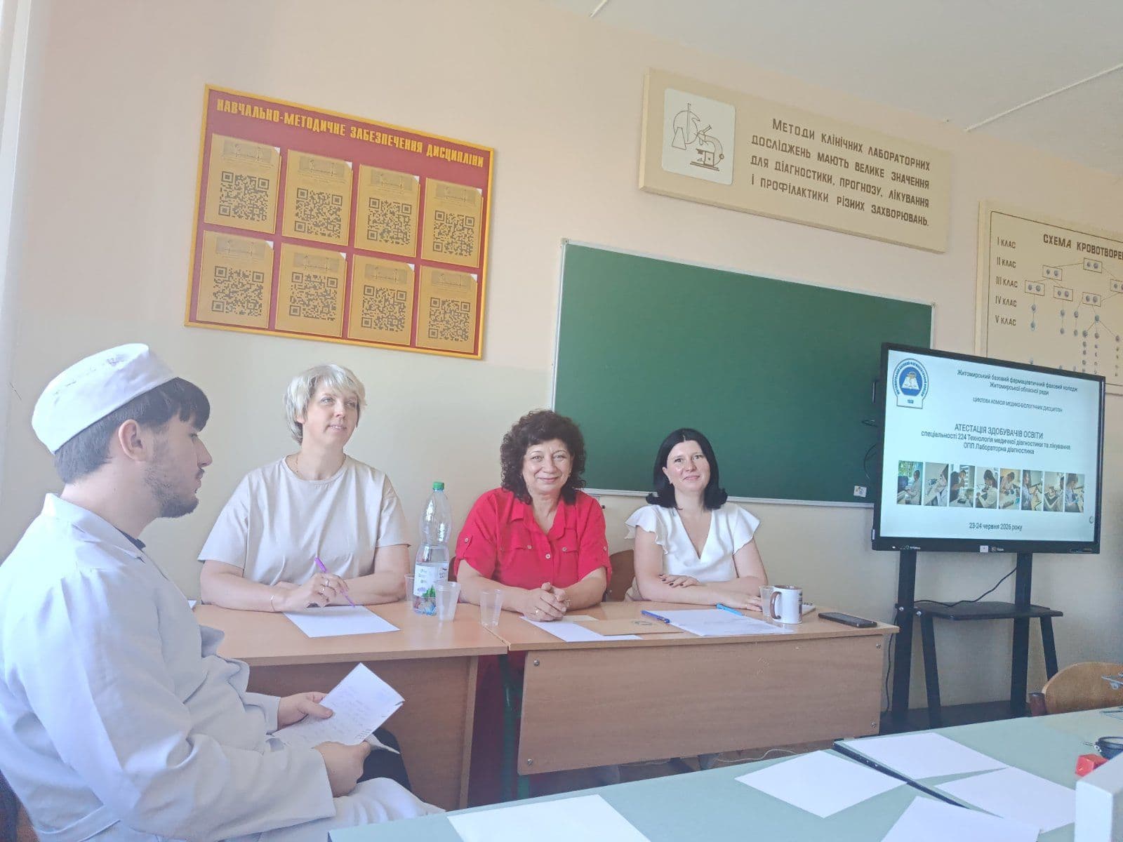 У ЖБФФК успішно завершилася атестація майбутніх медичних лаборантів