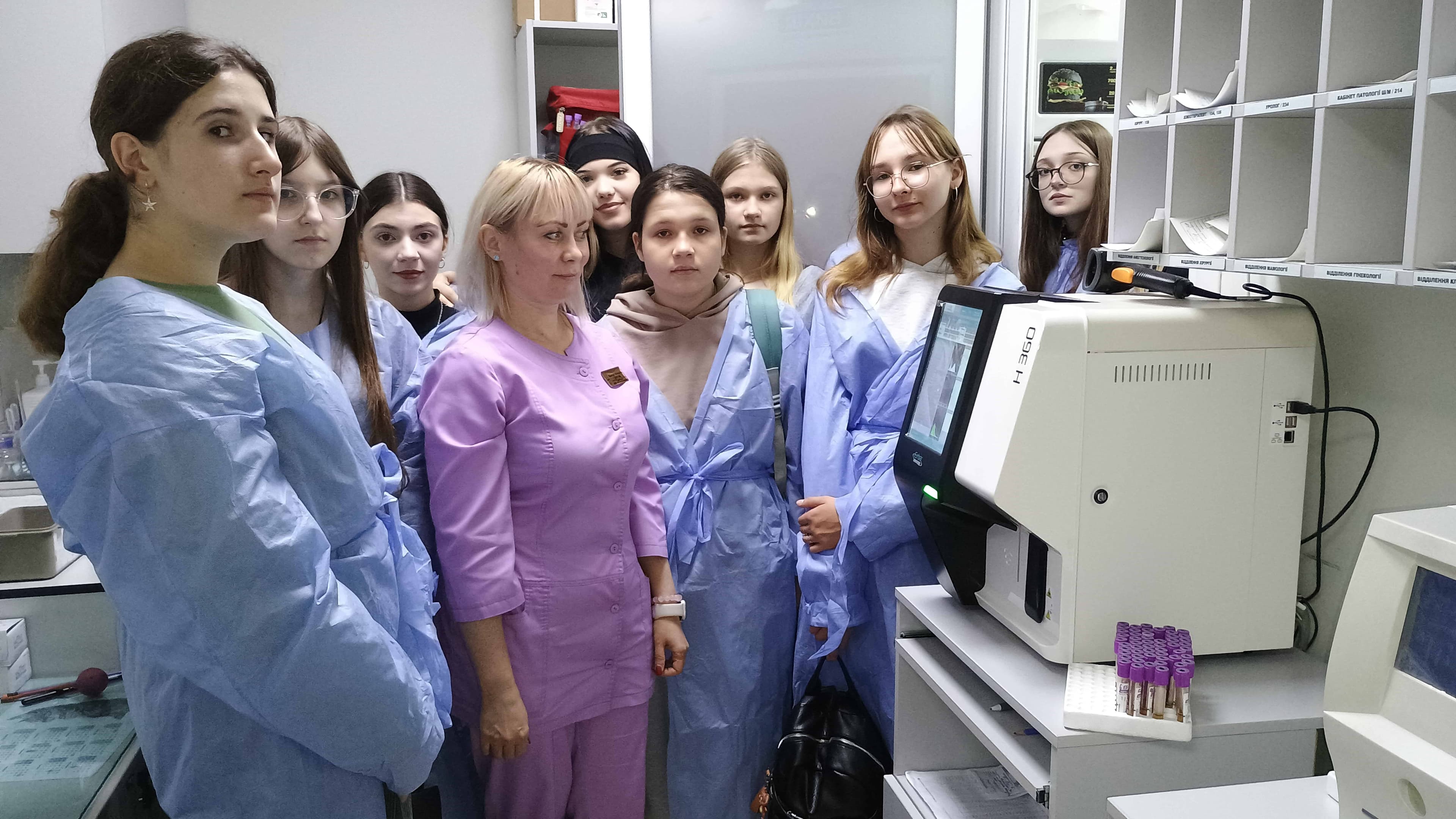 Ознайомча екскурсія до клініко-діагностичної лабораторії