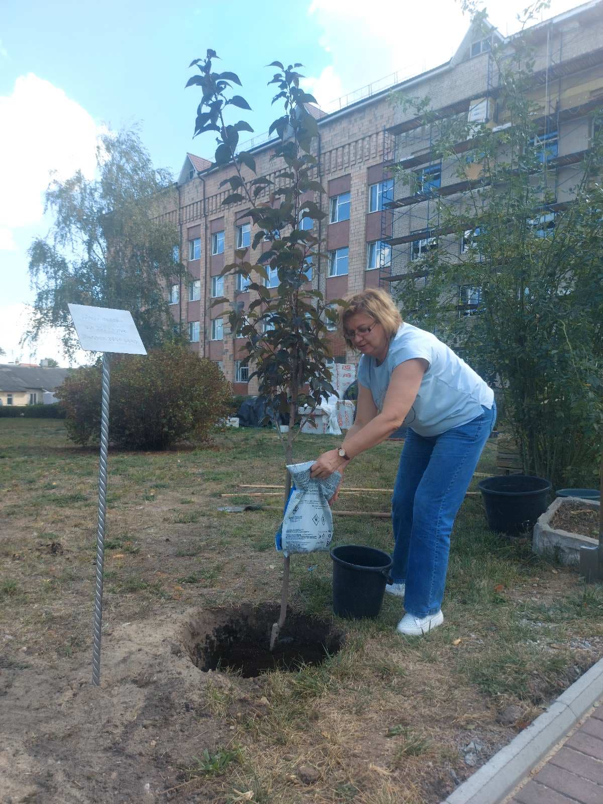 Алея випускників