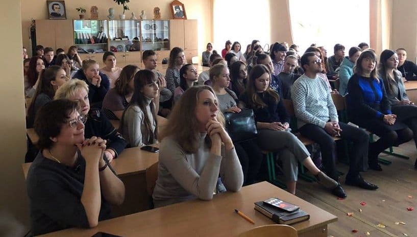 Поетичний вечір "Неважливе - важливо"