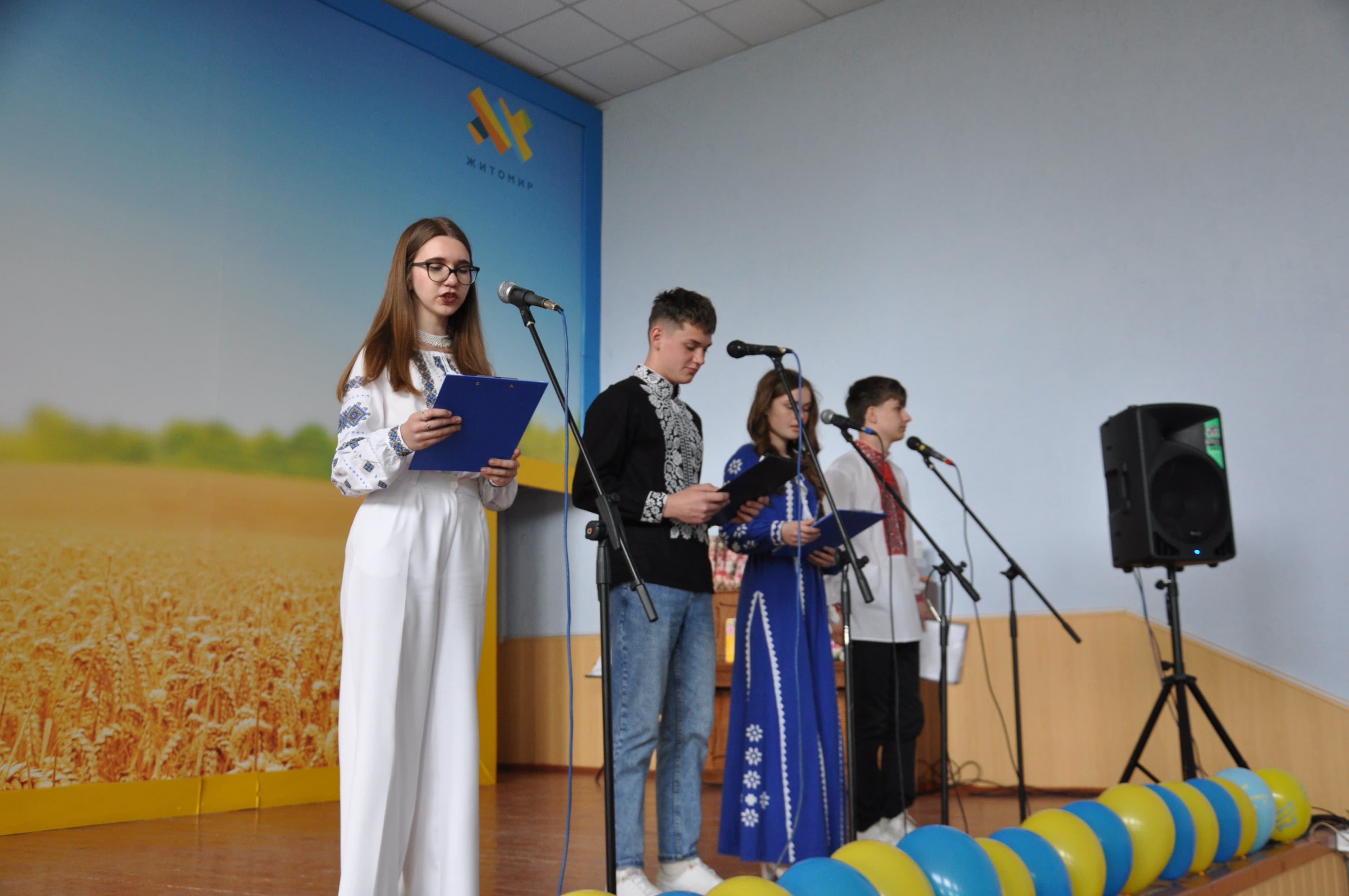 З нагоди Дня вишиванки в коледжі відбувся фестиваль-конкурс української пісні
