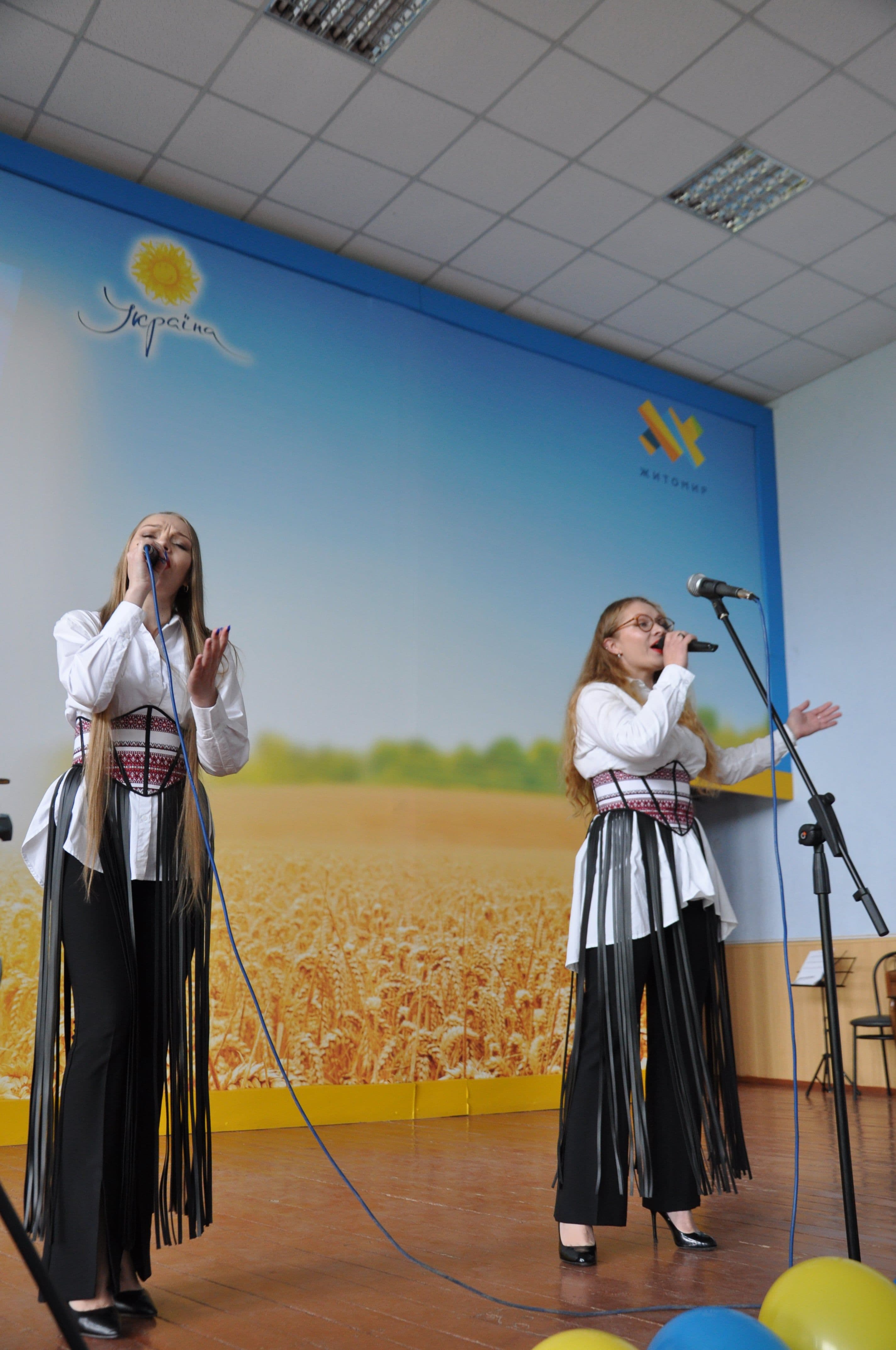 З нагоди Дня вишиванки в коледжі відбувся фестиваль-конкурс української пісні