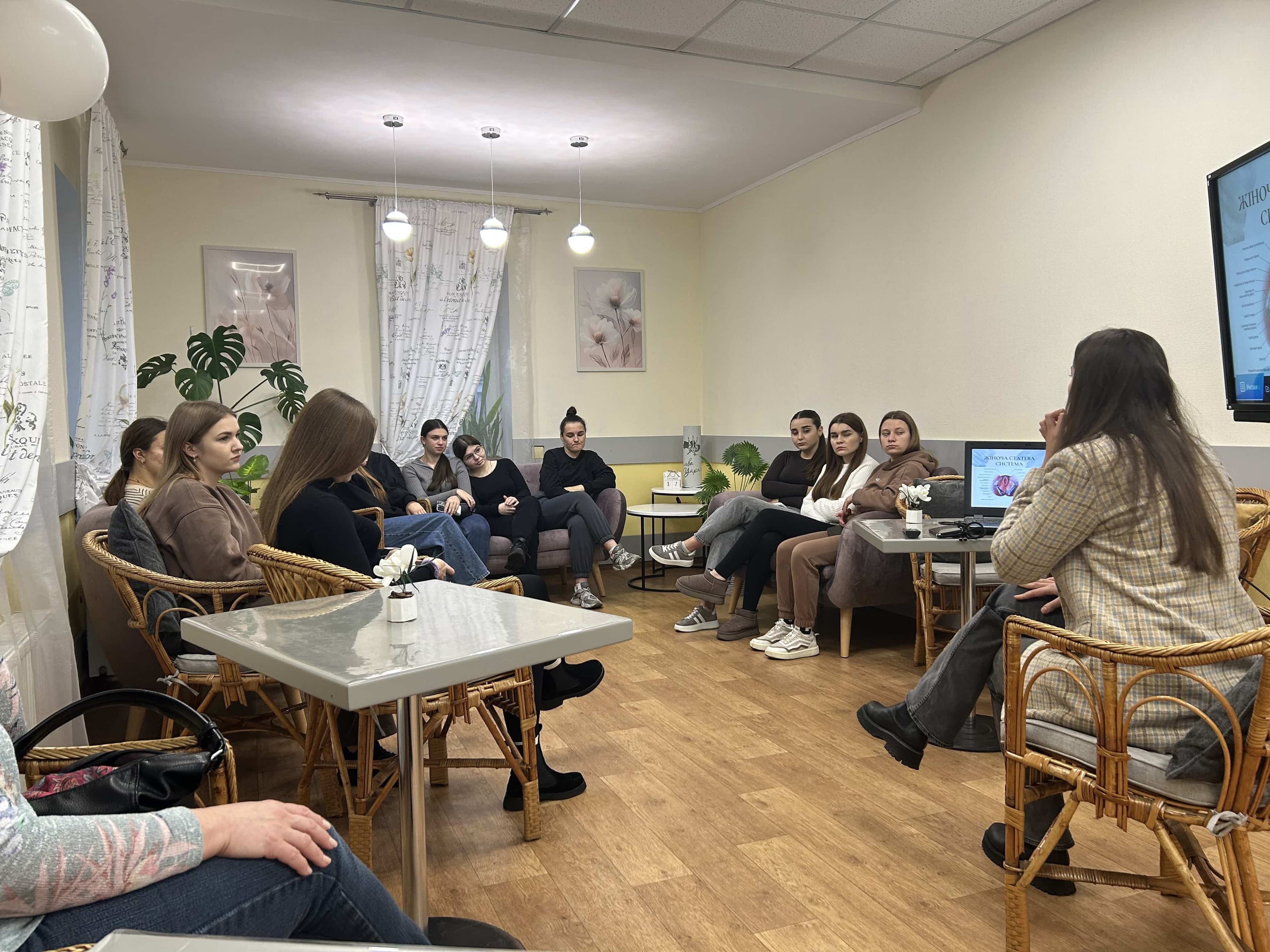 Зустріч студентів 311 групи з лікарем-акушером-гінекологом ЦУ ЦМЛ №1 Валерією Валеріївною Тарн у БО "БФ "Я-мама"