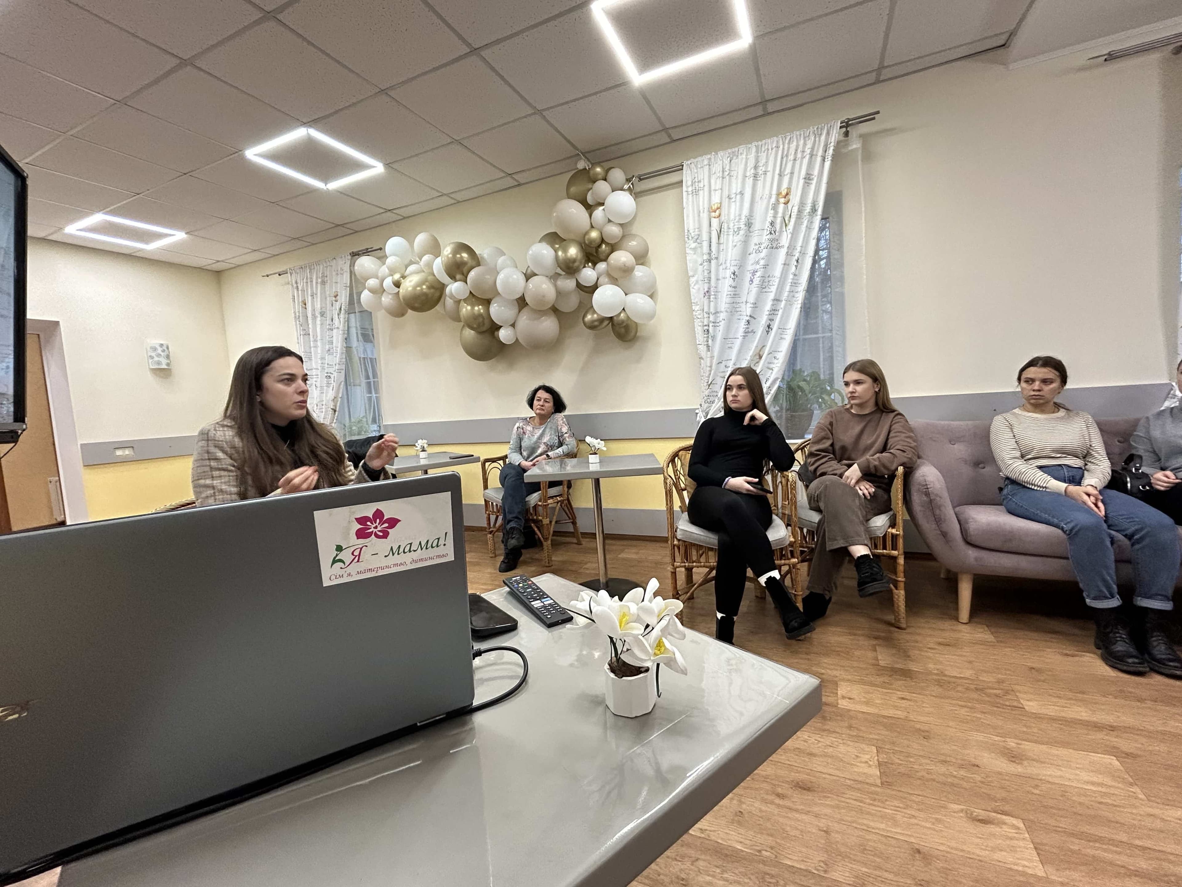 Зустріч студентів 311 групи з лікарем-акушером-гінекологом ЦУ ЦМЛ №1 Валерією Валеріївною Тарн у БО "БФ "Я-мама"