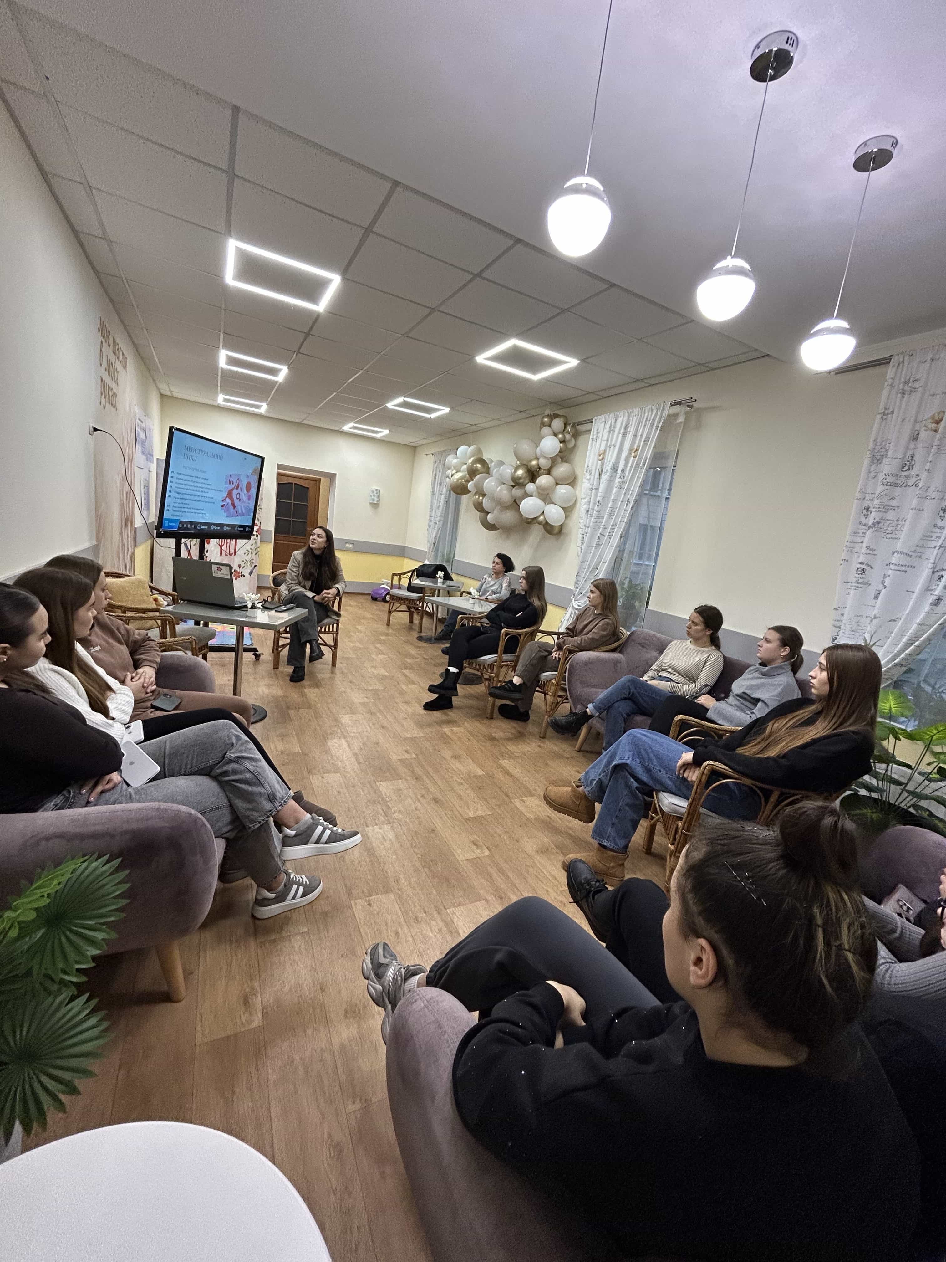 Зустріч студентів 311 групи з лікарем-акушером-гінекологом ЦУ ЦМЛ №1 Валерією Валеріївною Тарн у БО "БФ "Я-мама"