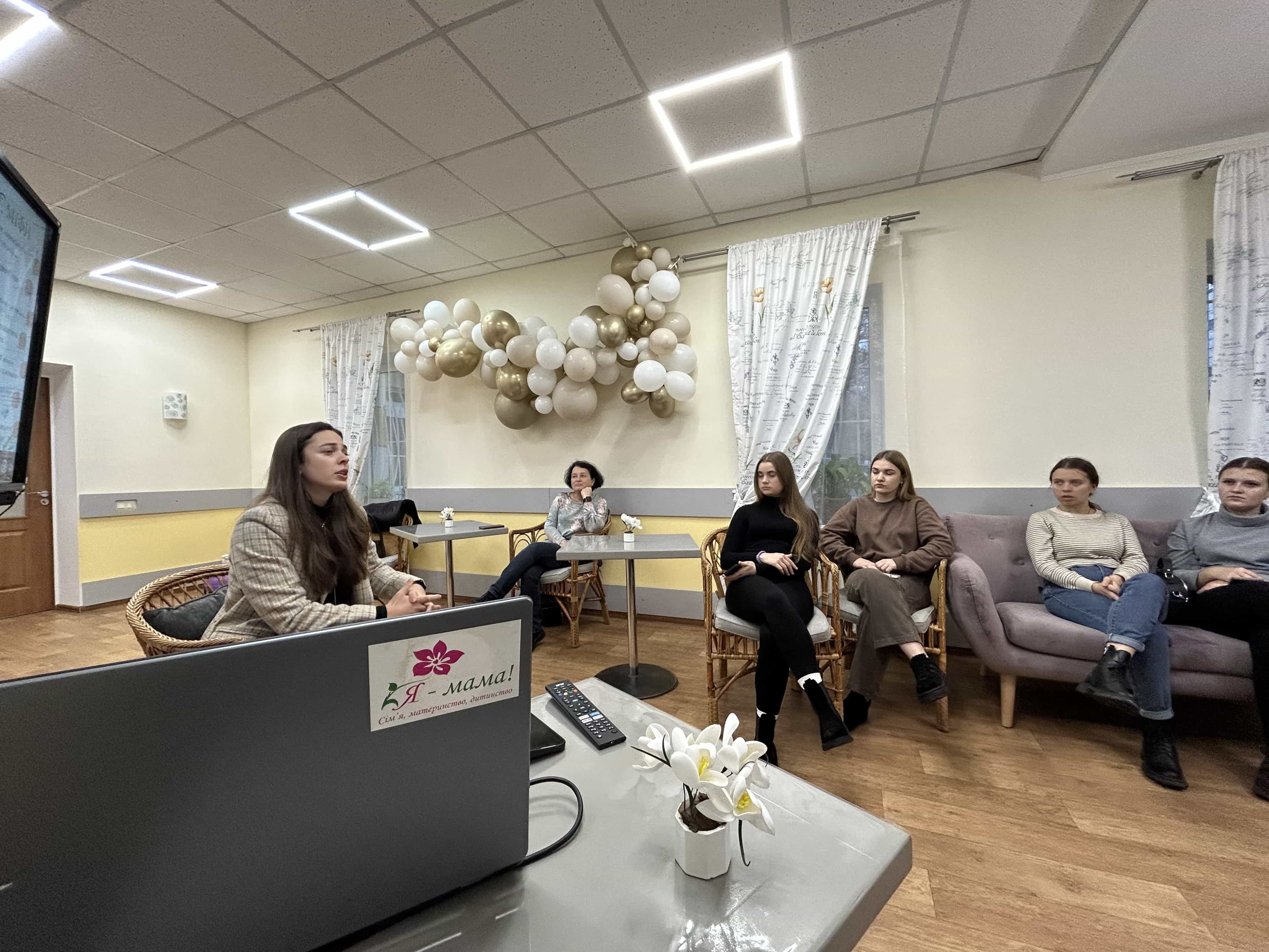 Зустріч студентів 311 групи з лікарем-акушером-гінекологом ЦУ ЦМЛ №1 Валерією Валеріївною Тарн у БО "БФ "Я-мама"