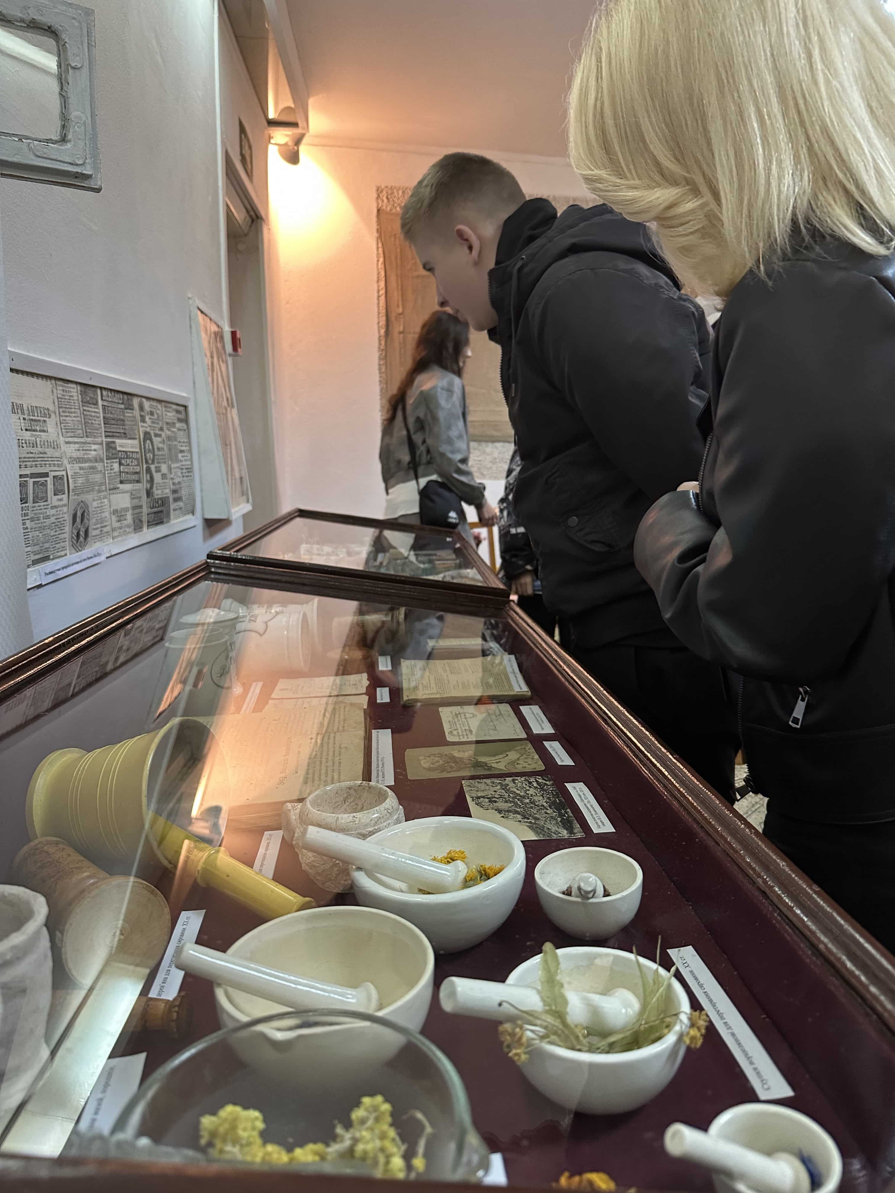 Участь ЖБФФК у відкритті виставки «Фармація Житомира у ХІХ-ХХ ст.» в Літературно-меморіальному музеї В.Г. Короленка в Житомирі