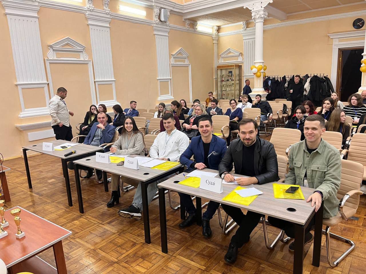 Молодіжні дебати