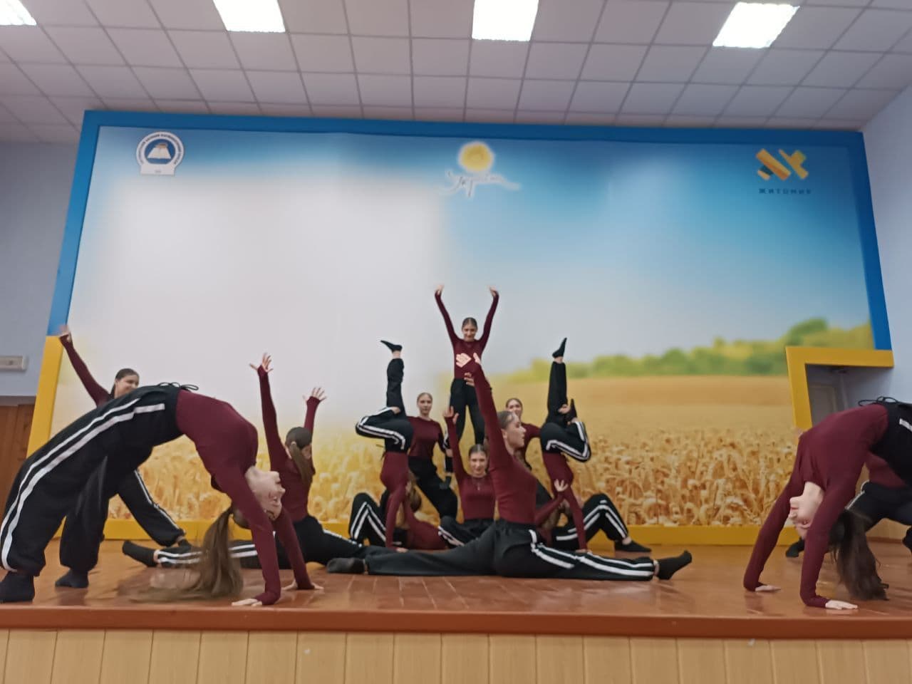 Спортивний конкурс "Весняні грації"