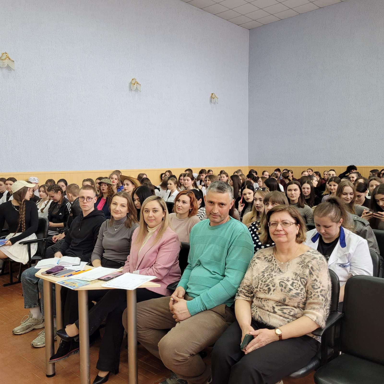 Спортивний конкурс "Весняні грації"