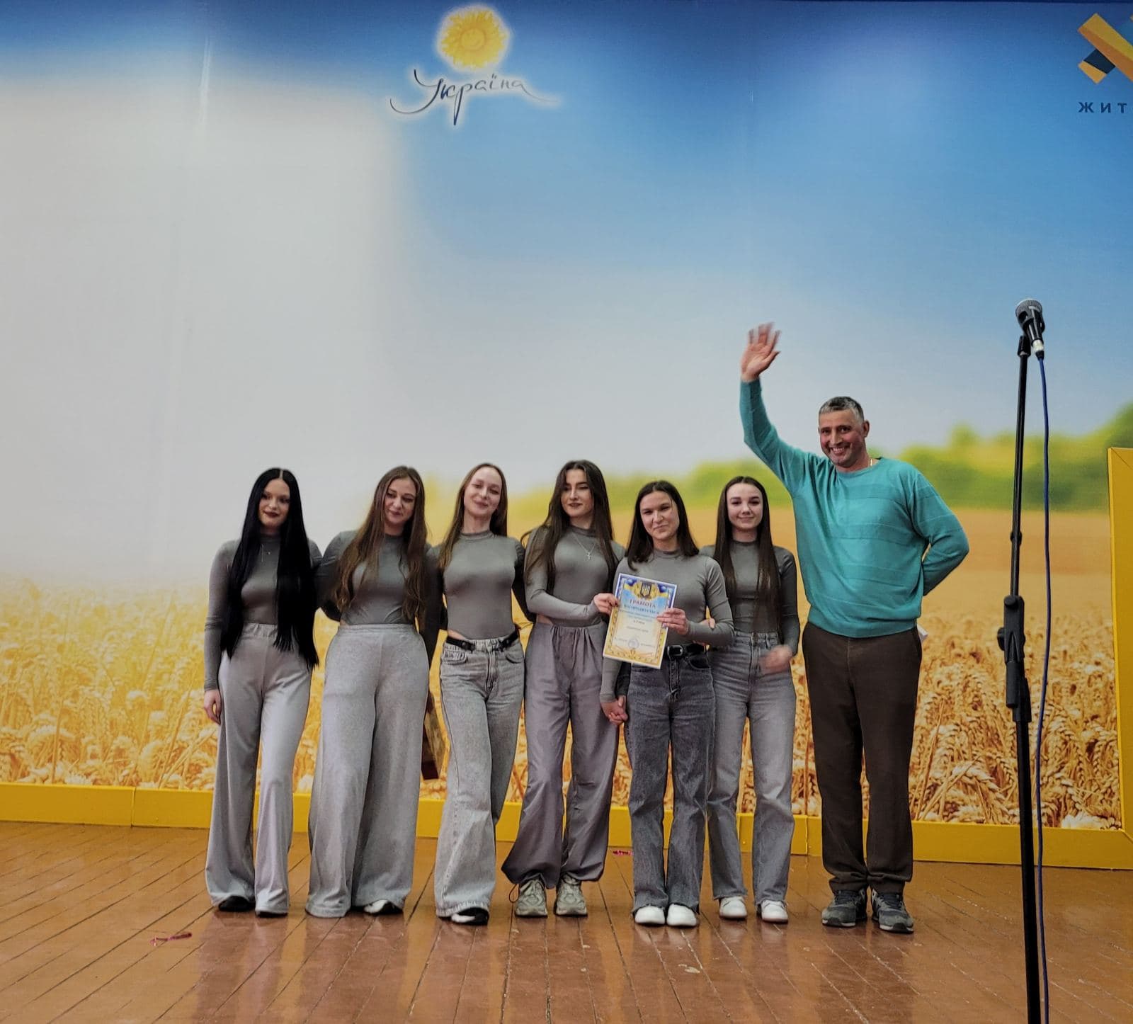 Спортивний конкурс "Весняні грації"