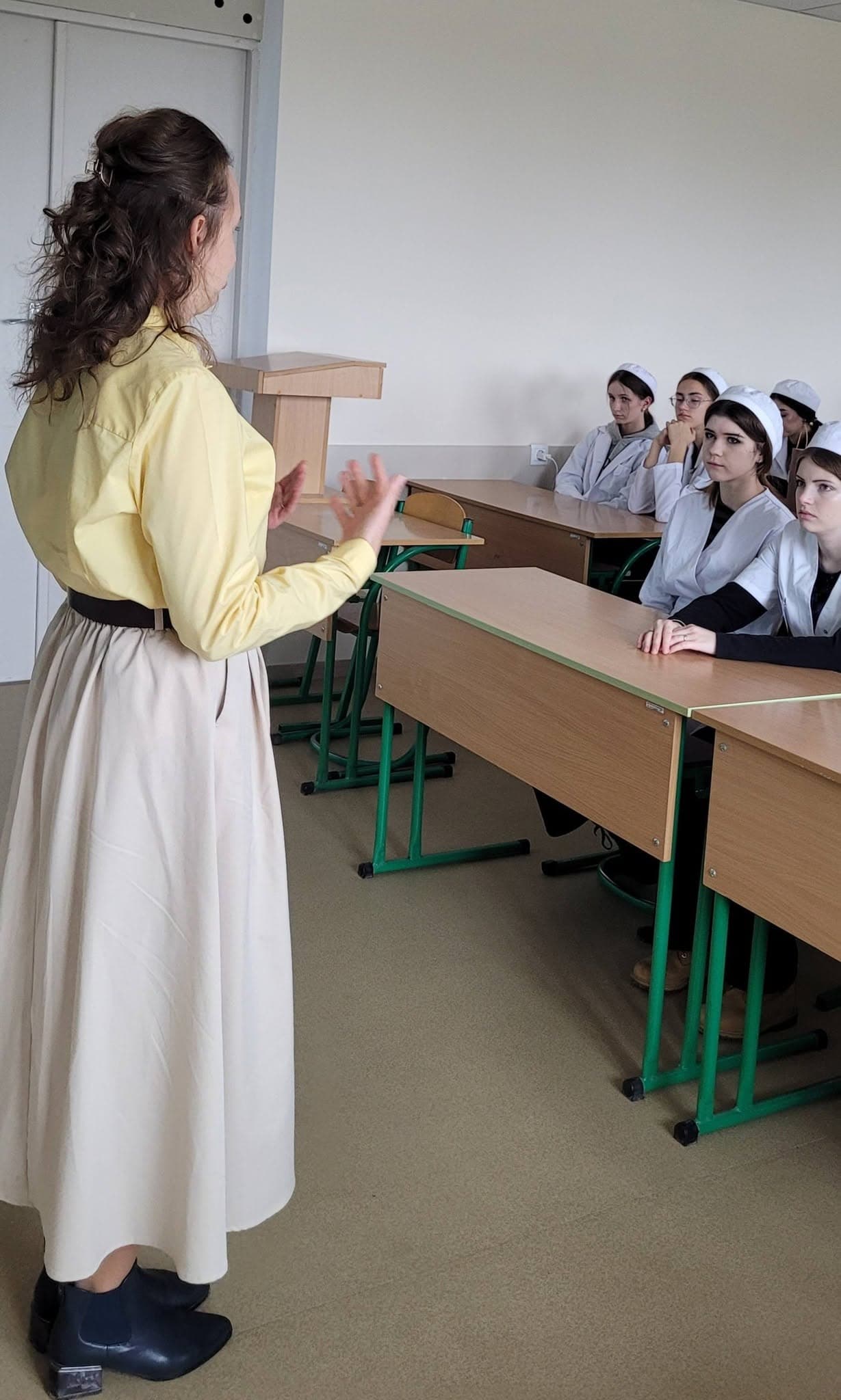 Інформаційно-просвітницька бесіда на тему:  "Формування патріотичних цінностей в інклюзивному освітньому середовищі"