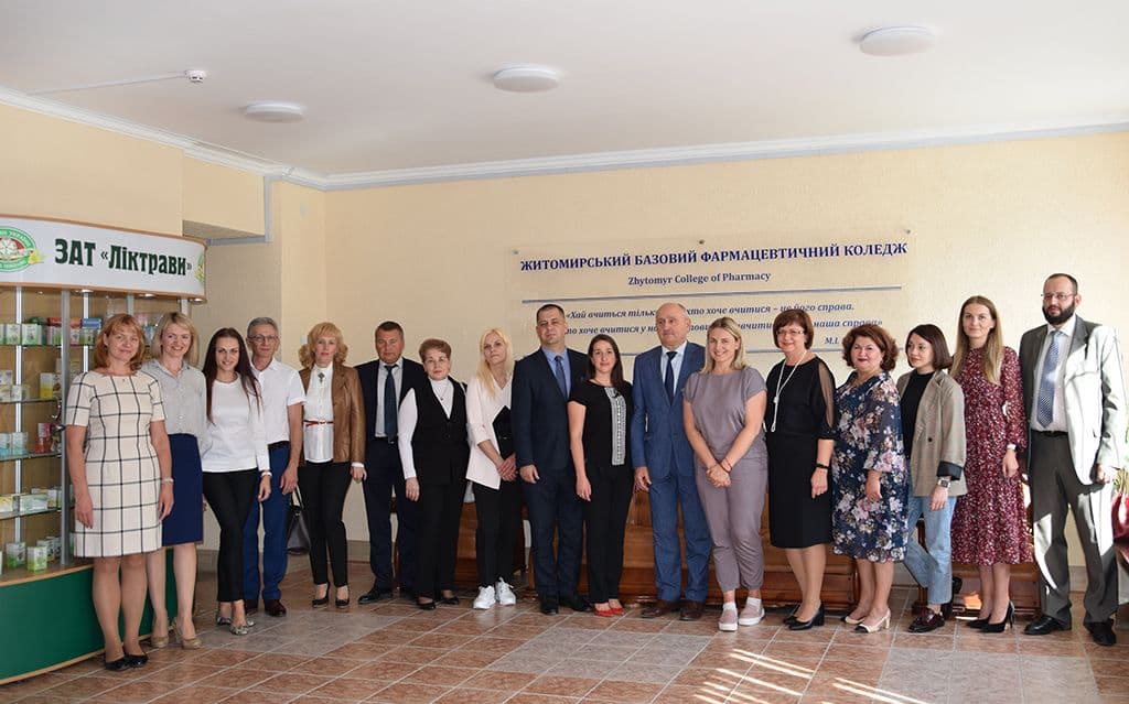 З ДНЕМ ФАРМАЦЕВТИЧНОГО ПРАЦІВНИКА!