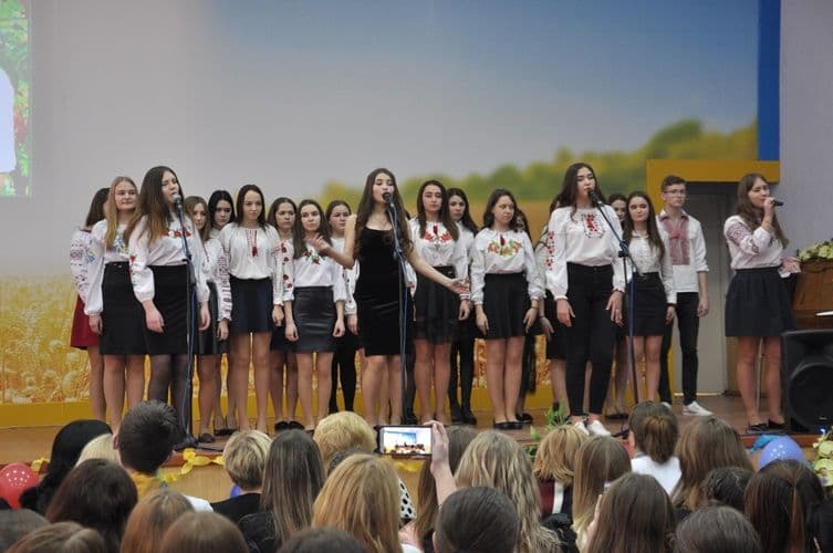 Любов підносить серце над землею