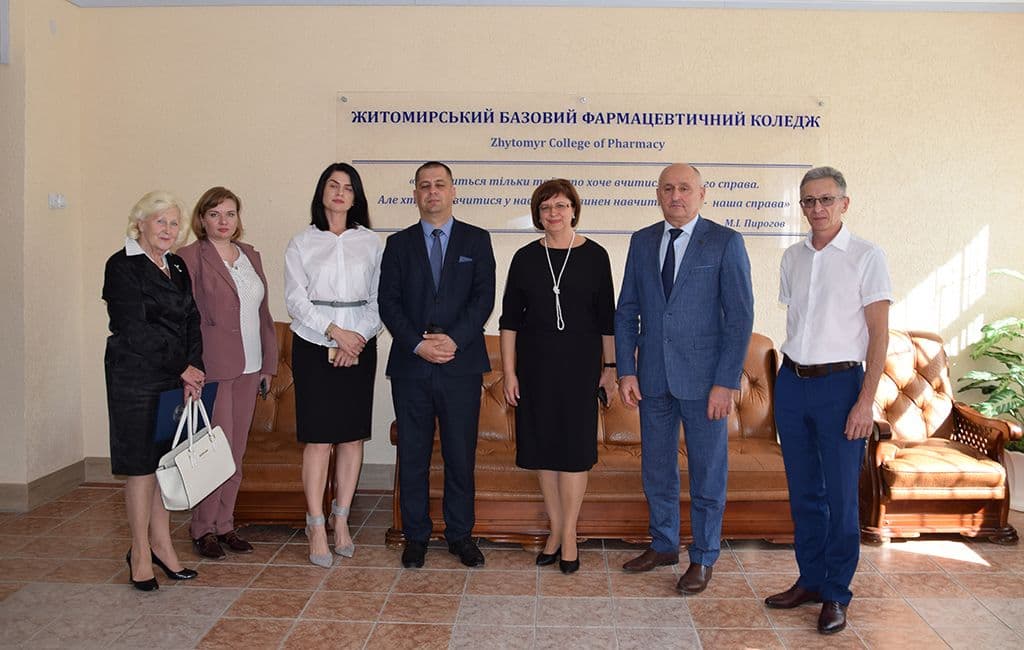 З ДНЕМ ФАРМАЦЕВТИЧНОГО ПРАЦІВНИКА!