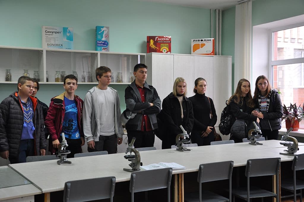 Гімназисти відвідали КЗВО ЖБФК