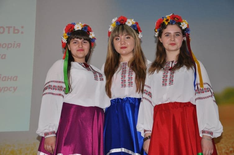 Пісенний вернісаж «Хай усіх єднає пісня»