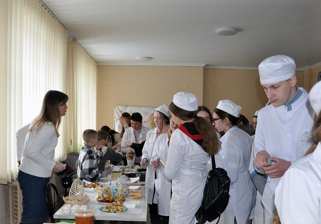 Благодійний ярмарок