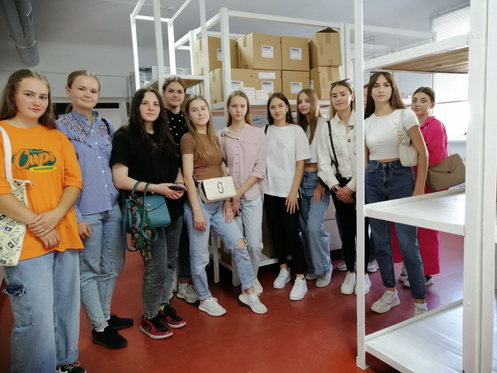 ЕКСКУРСІЯ НА АПТЕЧНИЙ СКЛАД