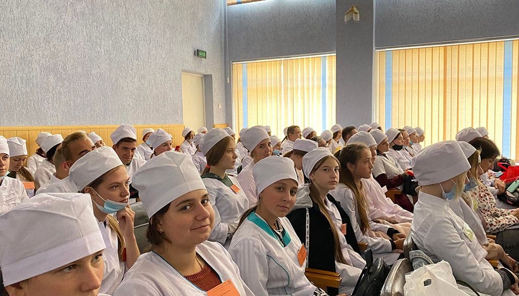 Виховна година "Будьмо знайомі"
