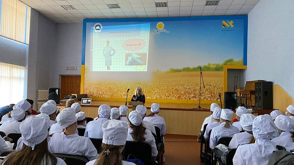 Виховна година "Будьмо знайомі"