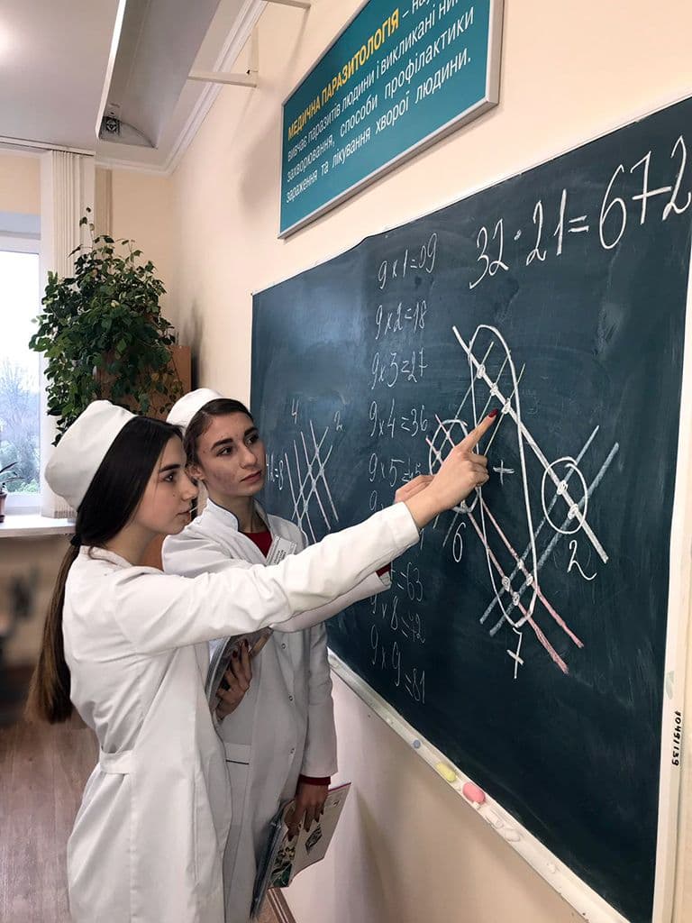 Математичний калейдоскоп та круглий стіл