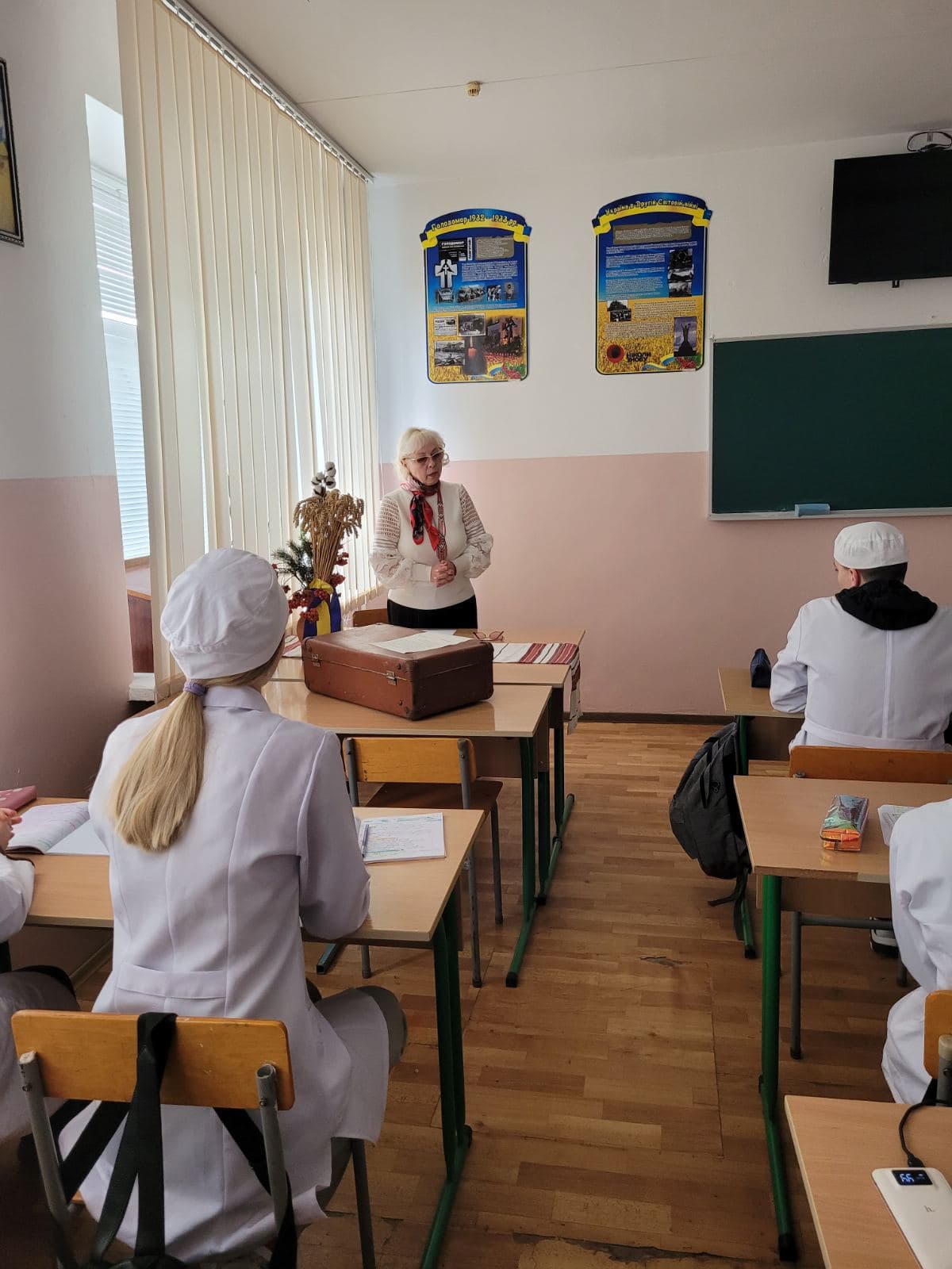 Показове заняття з історії України