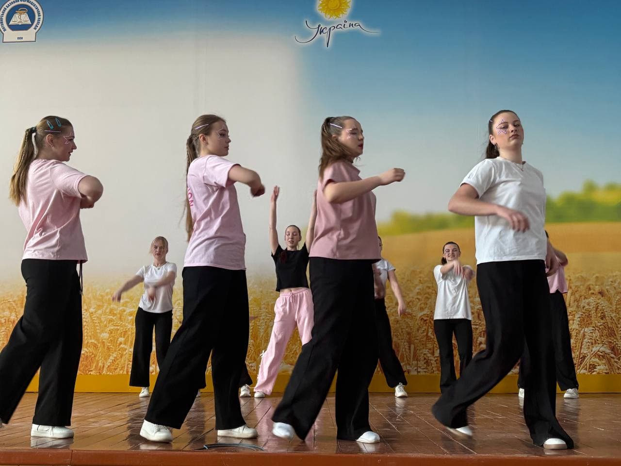 Спортивний конкурс "Весняні грації - 2026"