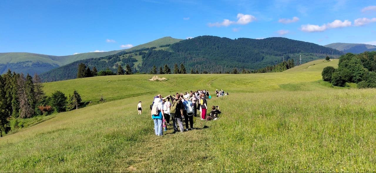 Літні канікули для здобувачів освіти І та ІІ курсів розпочалися захопливою подорожжю по Закарпаттю