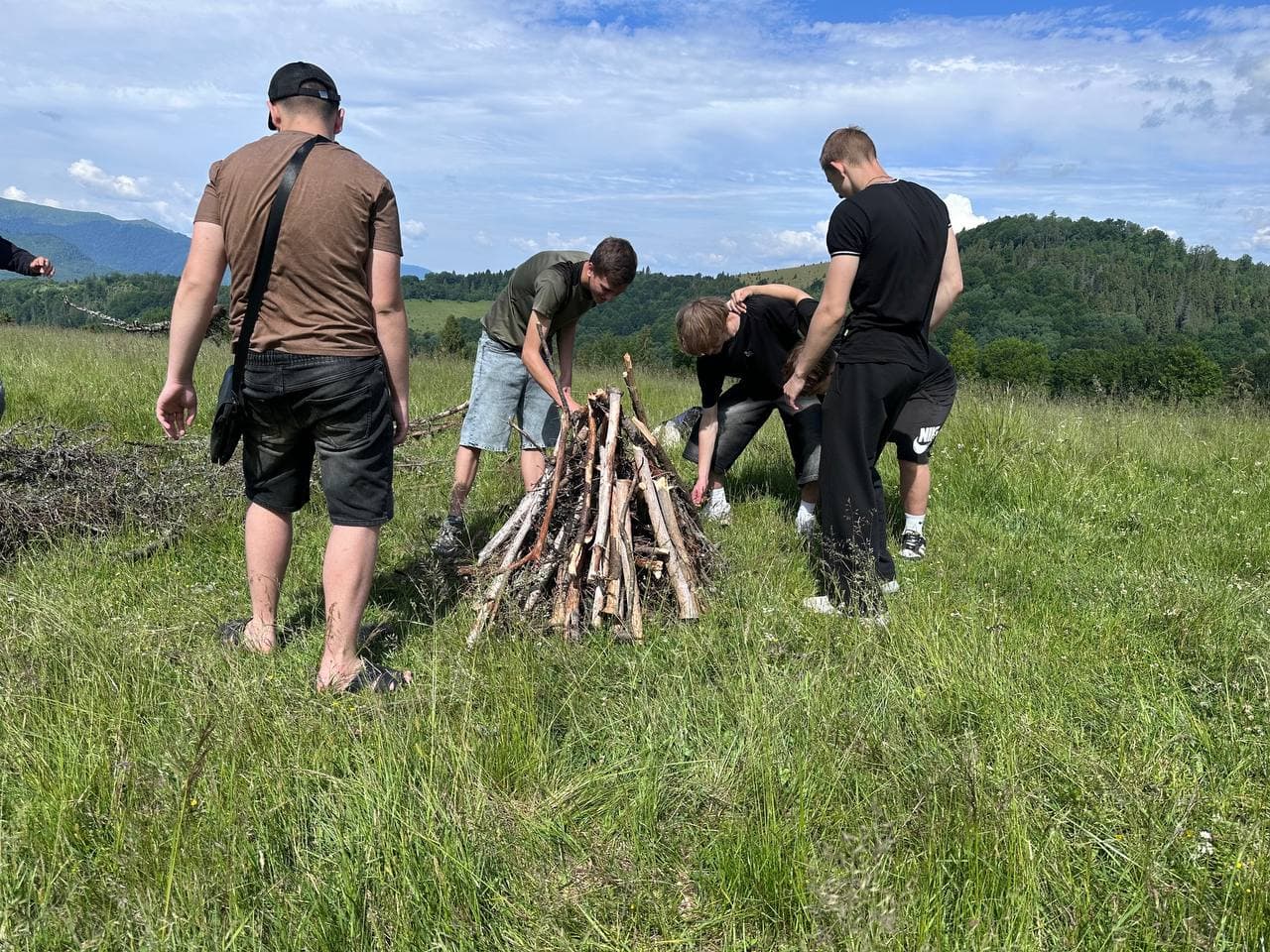 Літні канікули для здобувачів освіти І та ІІ курсів розпочалися захопливою подорожжю по Закарпаттю