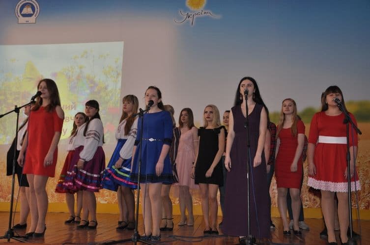 Пісенний вернісаж «Хай усіх єднає пісня»